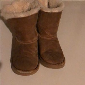 Girls uggs make offer